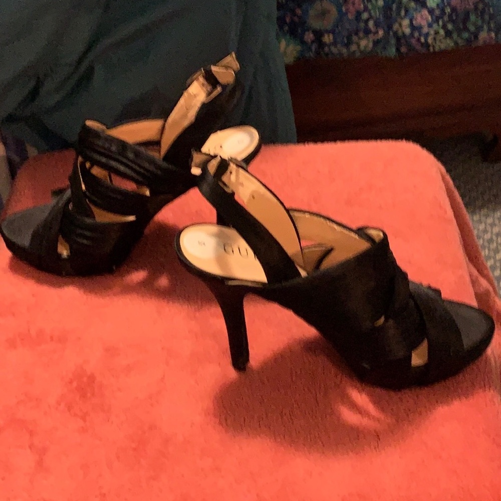Brand new Guess platform satin strappy sandal